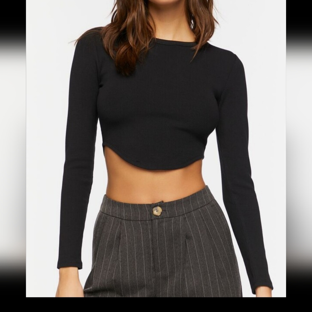 Forever 21 Women's Curved-Hem Long-Sleeve Crop Top in Black Small